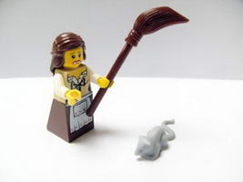 Набор LEGO 7979-19 Девушка с метлой и крыса