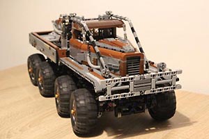 Набор LEGO MOC-4088 'ЗИС Е-134' - советский грузовик в дизайне х/ф 'Безумный Макс'