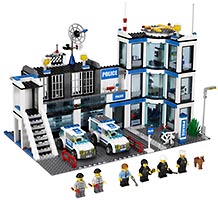 Набор LEGO 7498 Полицейский участок