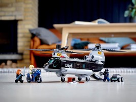 Набор LEGO Black Widow's Helicopter Chase