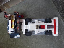 Набор LEGO Болид Формула 1 со станцией обслуживания