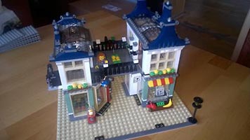 Набор LEGO MOC-4884 Магазин игрушек и продуктов