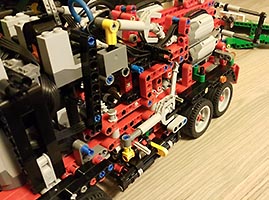 Набор LEGO Грузовик с оборудованием для технического обслуживания (на р/у)