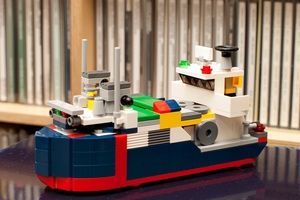 Набор LEGO Cargo Ship